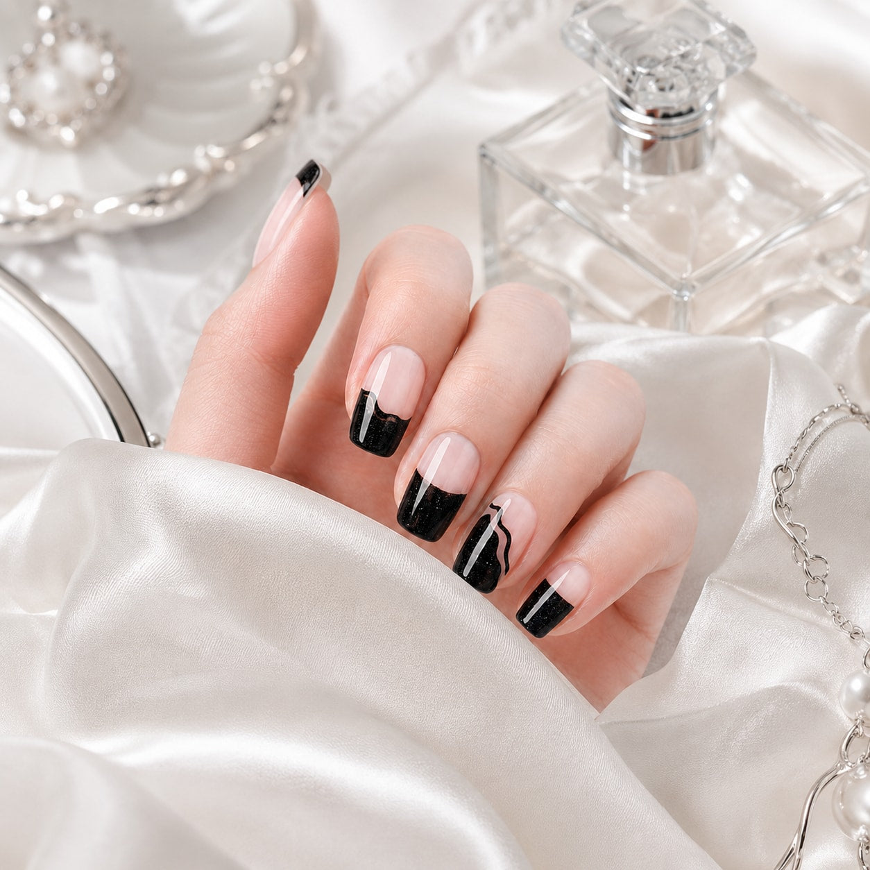 Black French Swirl Accent Semi-Cured Gel Nail Strips - Wessiny product image 4
