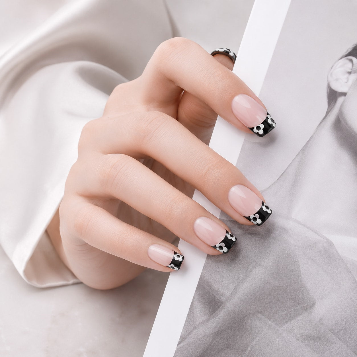 Black White Bow French Semi-Cured Gel Nail Strips - Wessiny product image 2