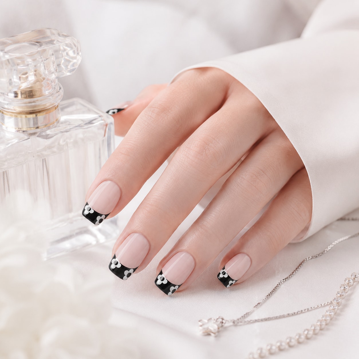 Black White Bow French Semi-Cured Gel Nail Strips - Wessiny product image 4